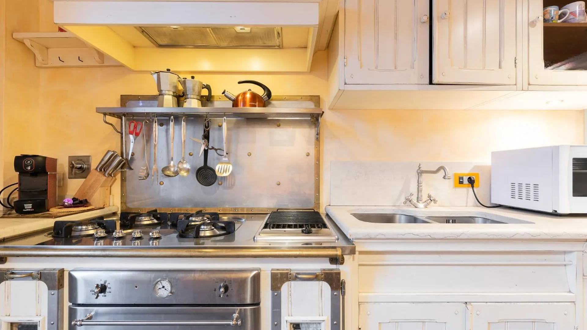 Cappuccini Florence Family & Group 3 Bedrooms Jacuzzi Fast Wi-Fi Air Conditioned Tram