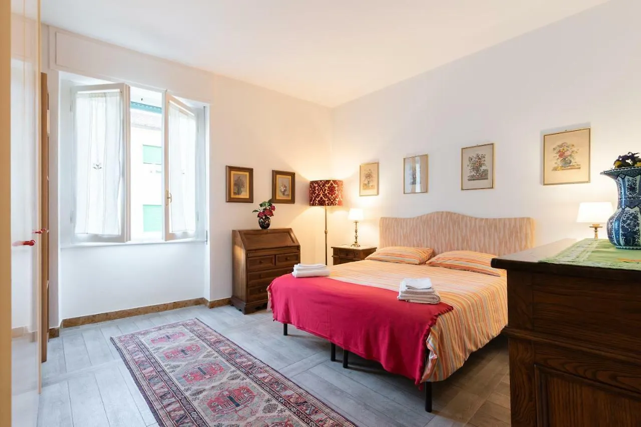 Cappuccini Florence Family & Group 3 Bedrooms Jacuzzi Fast Wi-Fi Air Conditioned Tram Appartement