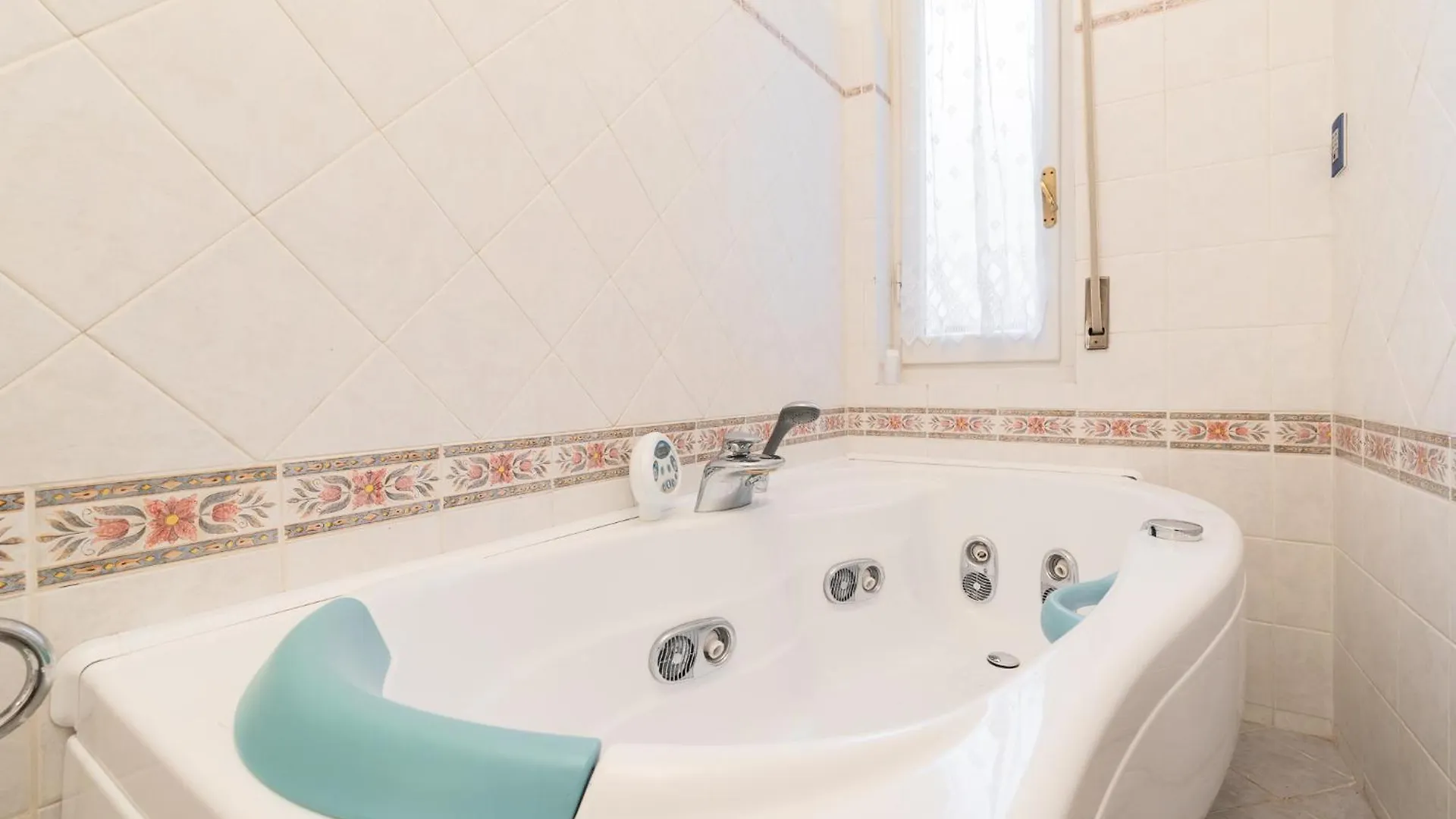Cappuccini Florence Family & Group 3 Bedrooms Jacuzzi Fast Wi-Fi Air Conditioned Tram Olaszország