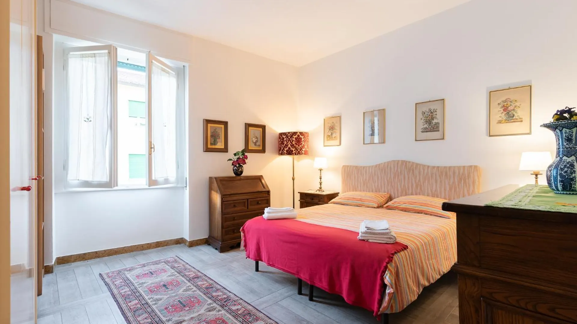 Cappuccini Florence Family & Group 3 Bedrooms Jacuzzi Fast Wi-Fi Air Conditioned Tram 0*,  Olaszország