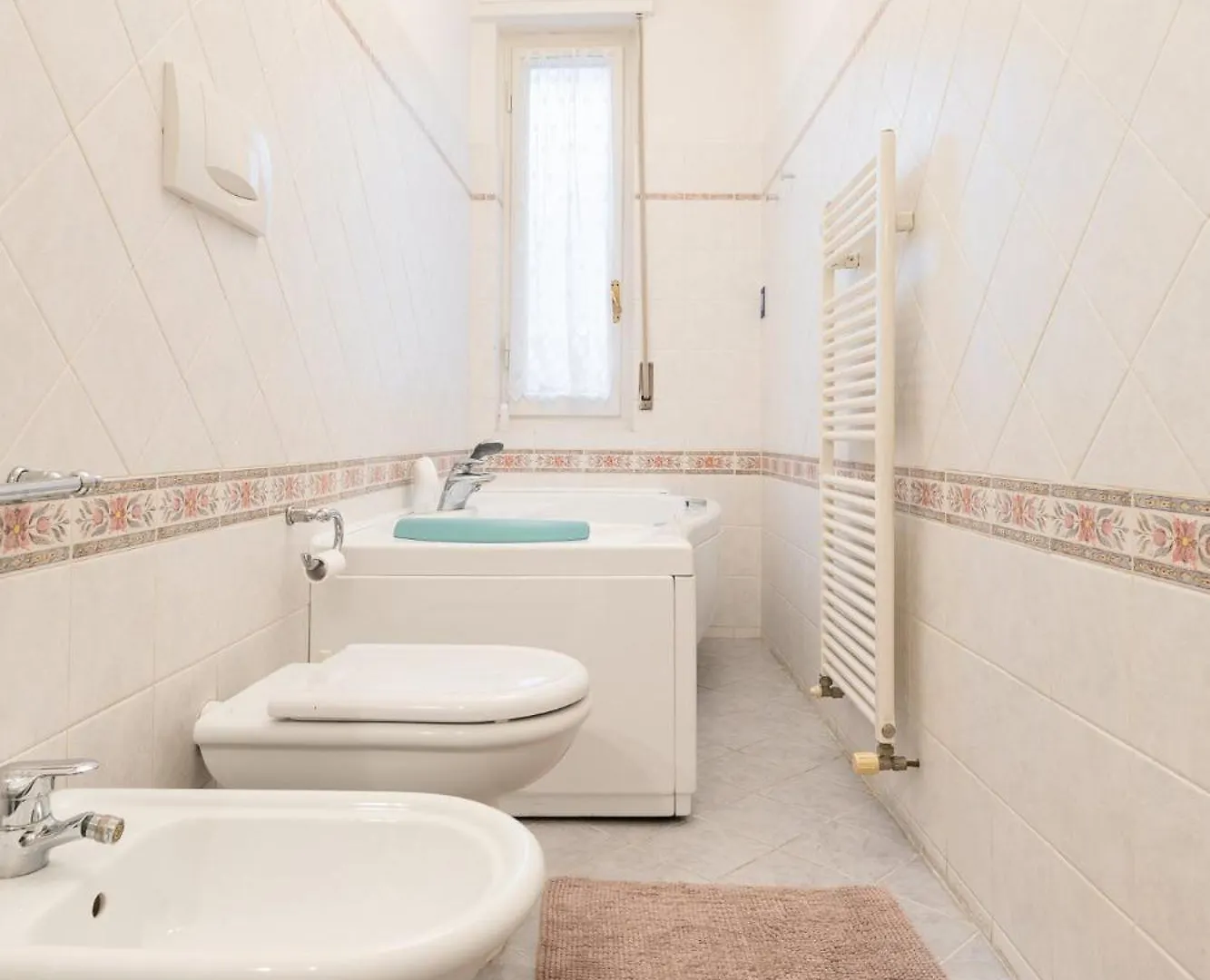 Cappuccini Florence Family & Group 3 Bedrooms Jacuzzi Fast Wi-Fi Air Conditioned Tram 0*,  Olaszország