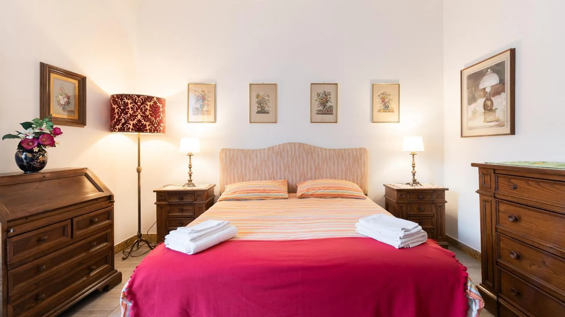 Cappuccini Florence Family & Group 3 Bedrooms Jacuzzi Fast Wi-Fi Air Conditioned Tram Apartman